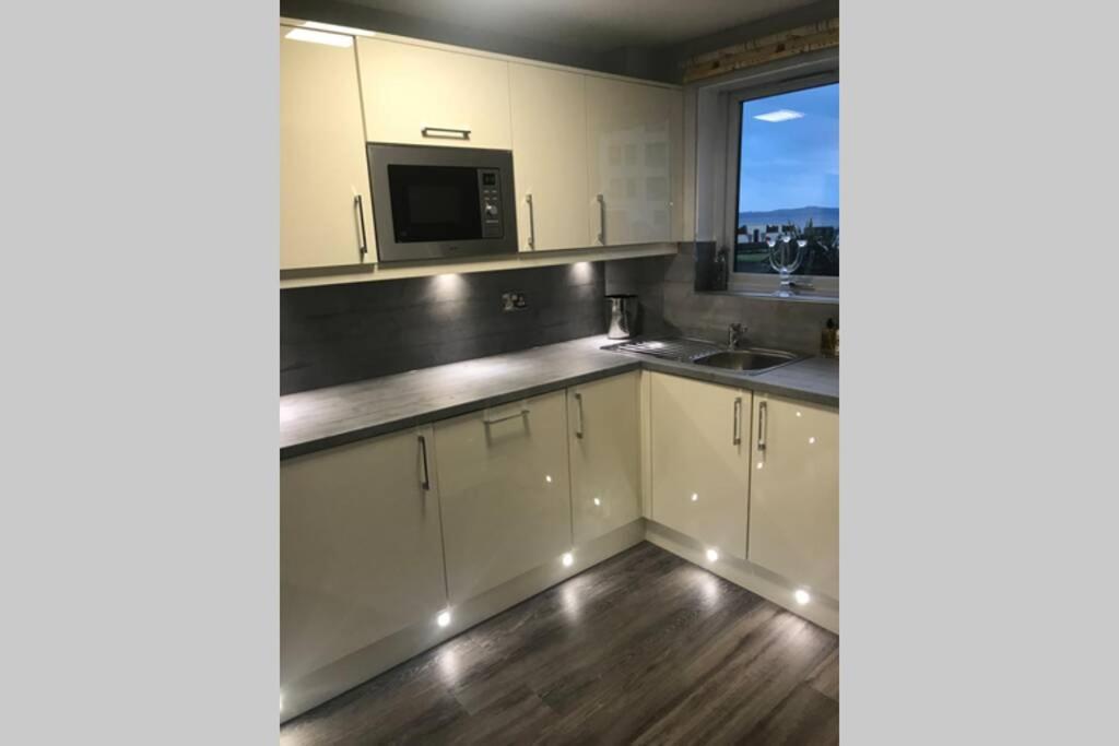 Largs Sea Front, Modern Apartment Kültér fotó