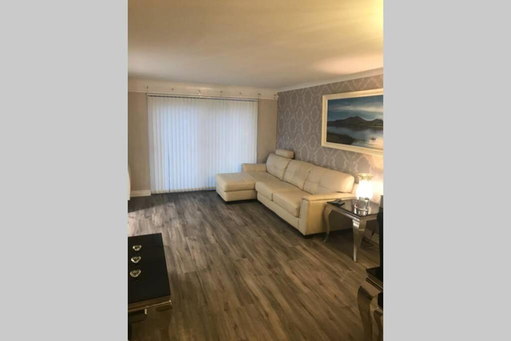 Largs Sea Front, Modern Apartment Kültér fotó