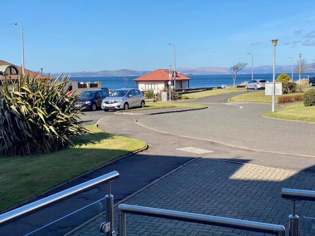 Largs Sea Front, Modern Apartment Kültér fotó