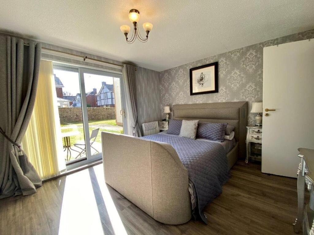 Largs Sea Front, Modern Apartment Kültér fotó